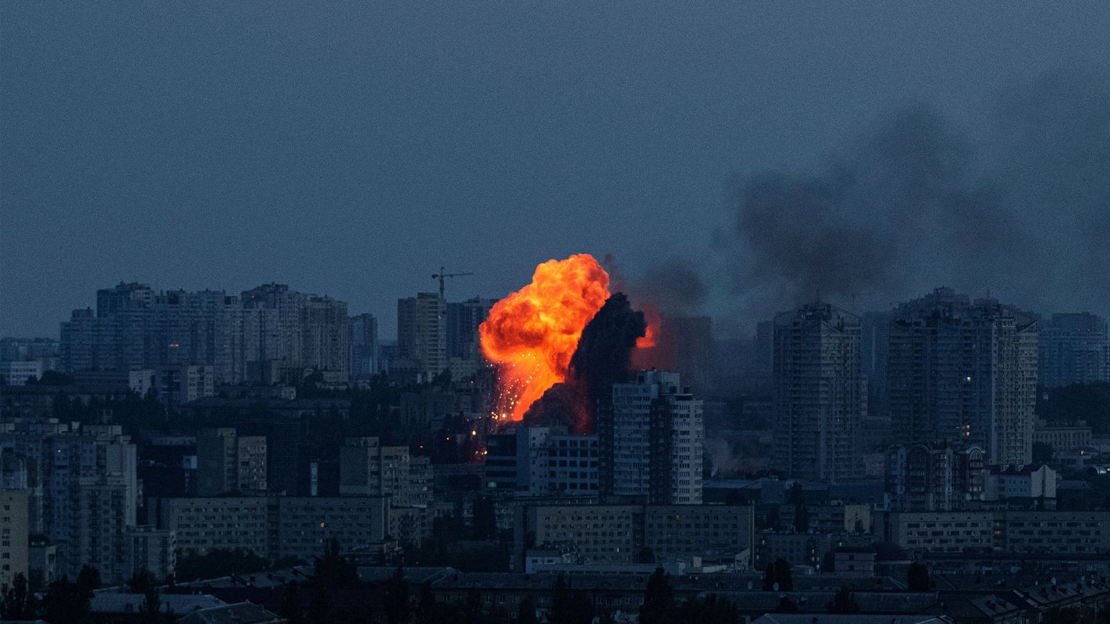 La guerre en Ukraine s'intensifie et la Russie met en garde contre une guerre nucléaire en cas d'échec des pourparlers de paix