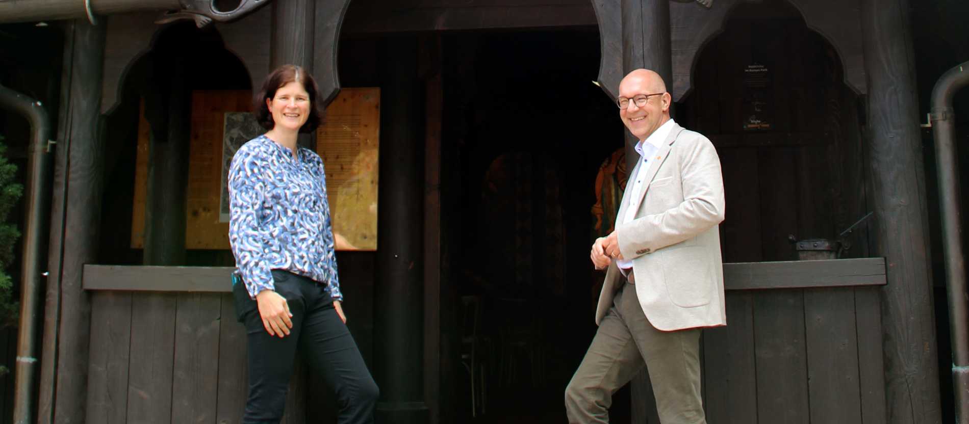 Die beiden Seelsorger des Europa-Parks: Thomas Schneeberger (r) und Andrea Ziegler