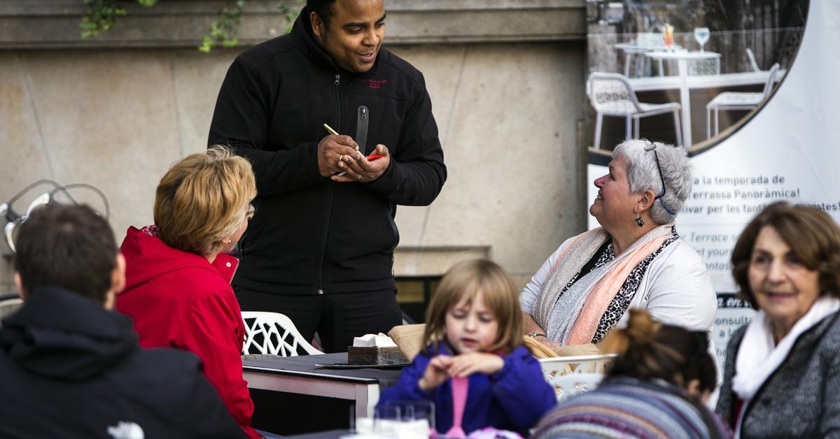 Why does Brussels expect less immigration and fewer jobs, but also less unemployment?