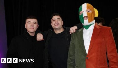 Kneecap performing at Glastonbury 'not appropriate', PM says