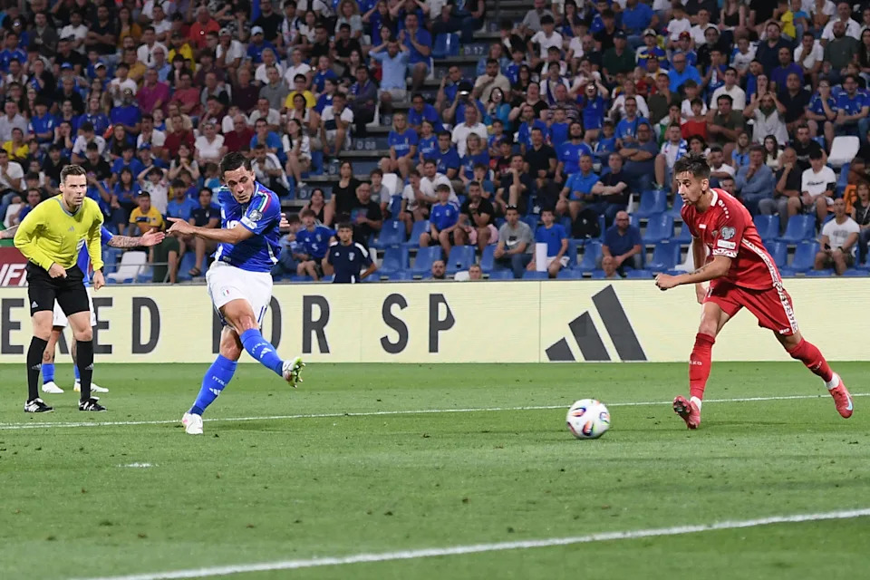 REGGIO NELL'EMILIA, ITALY - JUNE 9: Giacomo Raspadori of Italy scores the opening goal during the FIFA 2026 Qualifier between Italy and Moldova at Mapei Stadium - Citta' del Tricolore on June 09, 2025 in Reggio nell'Emilia, Italy. (Photo by Alessandro Sabattini/Getty Images)