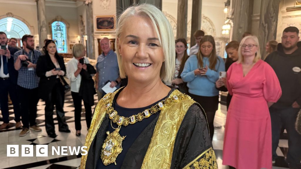 New mayors get their chains of office