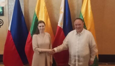 Defense chief sees stronger ties with Lithuania