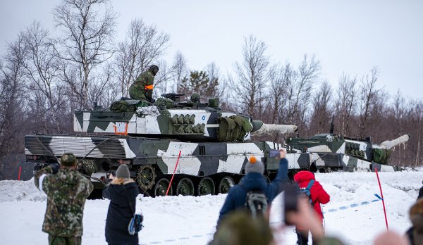 Grensekrysning av styrker fra Norge, Sverige og Finland på grensen mellom Nord-Finland og Finnmark, Norge. Grensekrysningen skjedde som en del av øvelse Nordic Response 24.