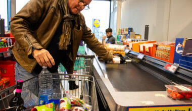Shoppers 'really feeling it in their wallets' as grocery price inflation nears 5% - The Journal