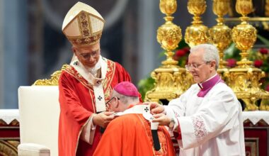 Boston Archbishop Henning receives pallium from Pope Leo XIV inside the Vatican – Boston 25 News