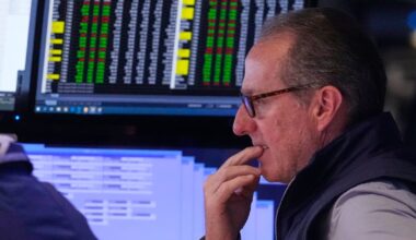 Wall Street drifts as Oracle rallies and Boeing sags – WDBO