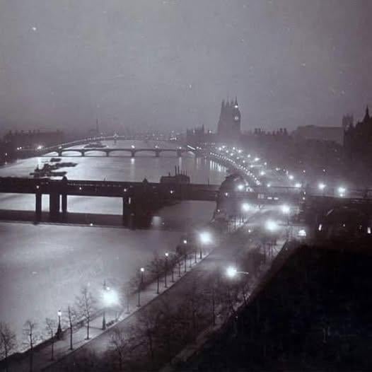 1903, from the roof of the Hotel Cecil, now Shell Mex House.