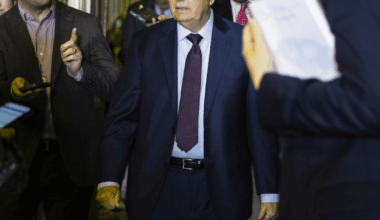 Senator Lindsey Graham introduced a bill that could “crush” the Russian economy: 500% tariffs for countries that buy Russian energy. However, this could also hit the US, EU, China, and India. The bill was supported by 82 senators, but its future is in doubt.