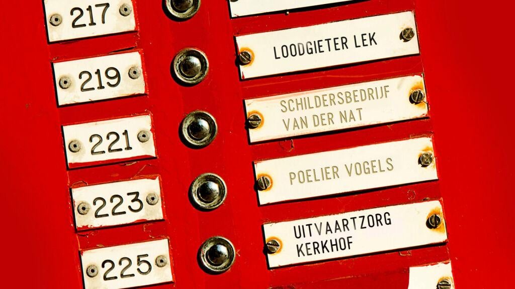 ‘Passende' achternamen: uitvaartondernemer Kerkhof, loodgieter Lek en poelier Vogels