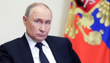 Putin under pressure to declare war on Ukraine, but experts say Russia isn't ready