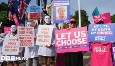 MPs narrowly back legalising assisted dying in England and Wales by 23 votes