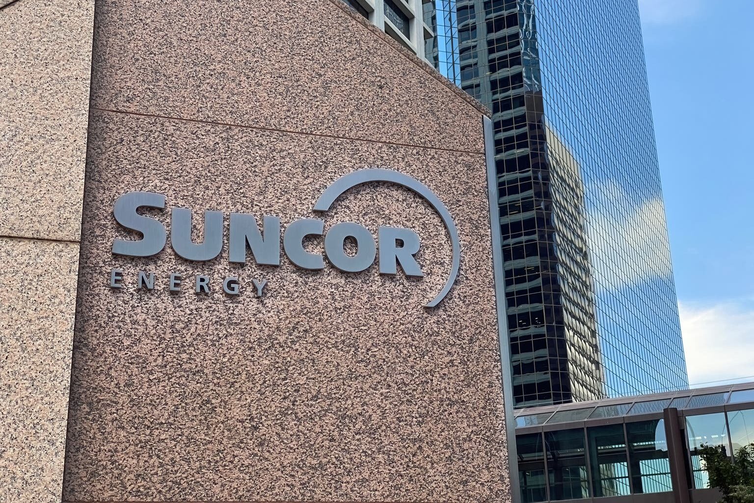 Suncor: Trading The Geopolitics, Investing For Long-Term On Fundamentals (NYSE:SU)