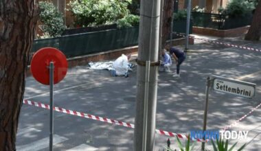 Travolge una donna con l'auto uccidendola sul colpo e scappa, caccia al pirata della strada
