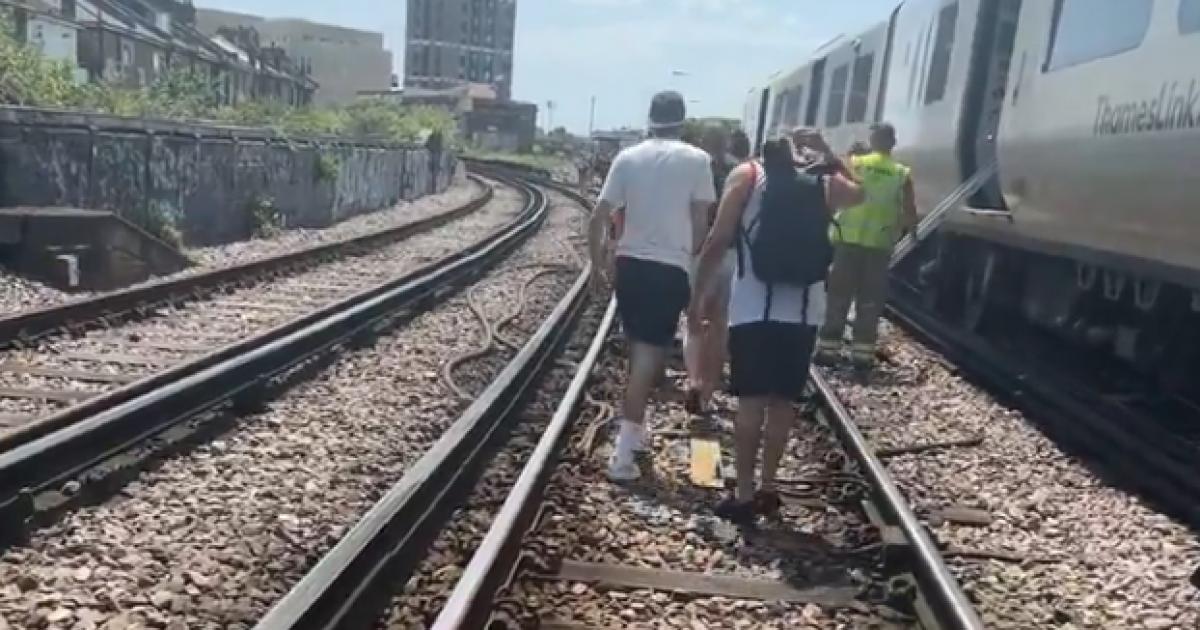 1,800 people evacuated from Thameslink trains after hours in 34C heat due to fault between Herne Hill and Blackfriars