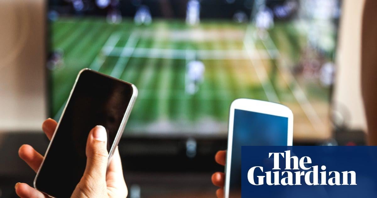 Adults in Great Britain now spending more time on mobiles than watching TV