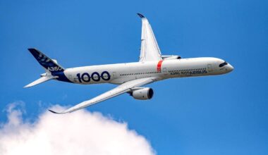 Airbus sammelt über 250 Bestellungen ein - Boeing null | Nach dem Absturz einer Boeing "Dreamliner" in Indien beginnt für Boeing eine vage Zukunft: Neue Aufträge bekommt der US-Flugzeugbauer bei der momentan stattfindenden weltweit größten Luftfahrtmesse nicht. Die Konkurrenz fliegt indes davon.