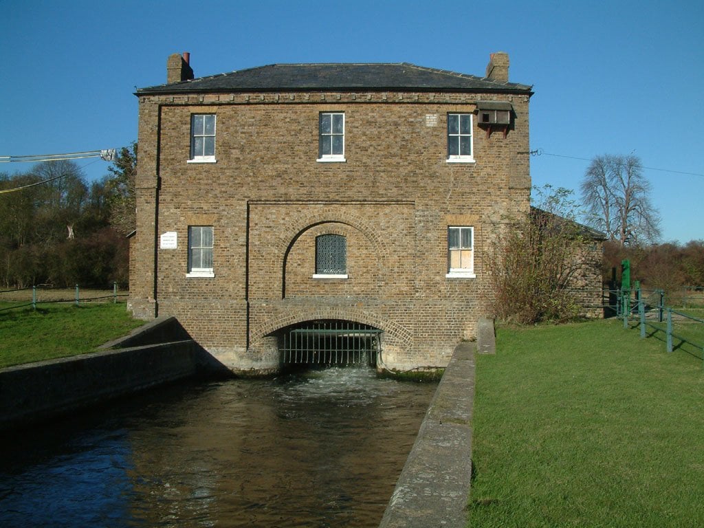 TIL New River, which passes through Finsbury Park, is a 28 mile long man made river, conceived in 1602 and still supplies 8% of London’s water.