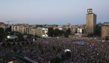 Serbie : des milliers de personnes dans les rues après l'arrestation de manifestants antigouvernementaux