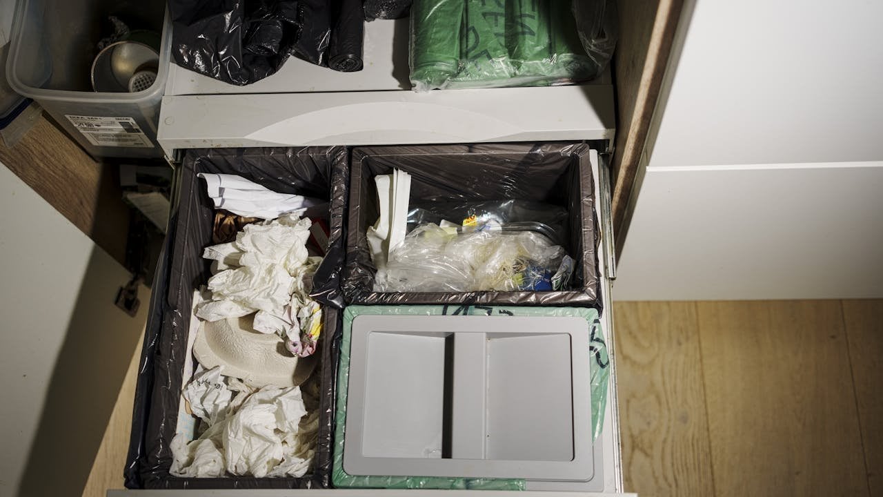 Kræver én spand – går til kamp mod affaldssortering