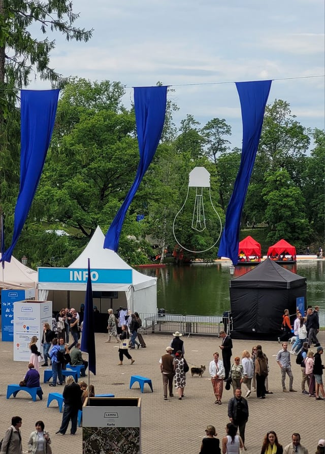 Pirmo reizi biju festivālā LAMPA Cēsīs. Ļoti patika. Žēl, ka nav iespējams apmeklēt visus pasākumus vienlaikus. Kādās diskusijās jūs bijāt? Dalieties iespaidos!