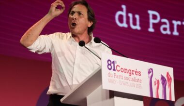 Jérôme Guedj traite Jean-Luc Mélenchon de « salopard antisémite », le leader de La France insoumise demande des excuses au PS