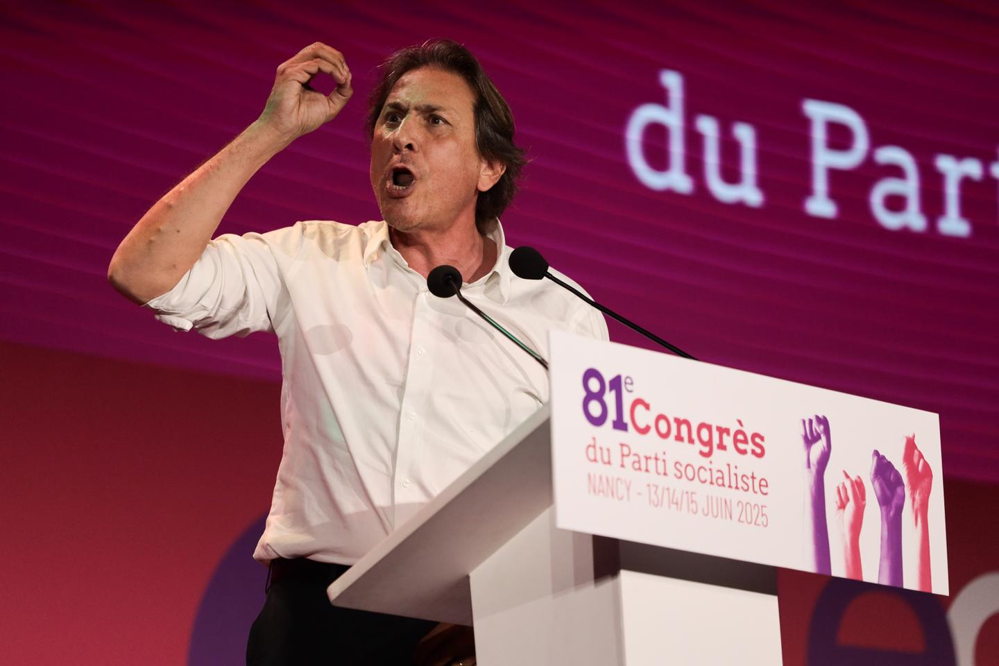 Jérôme Guedj traite Jean-Luc Mélenchon de « salopard antisémite », le leader de La France insoumise demande des excuses au PS