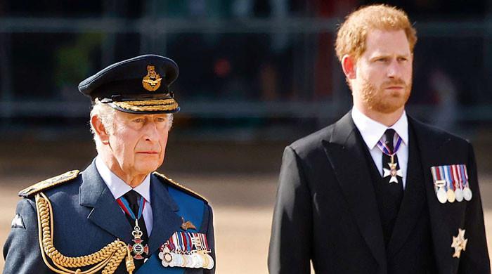 Prince Harry wants to ‘completely severed' from royal family after shocking step