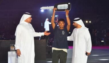 Pakistani, Indian workers celebrate with cars and gold in Dubai