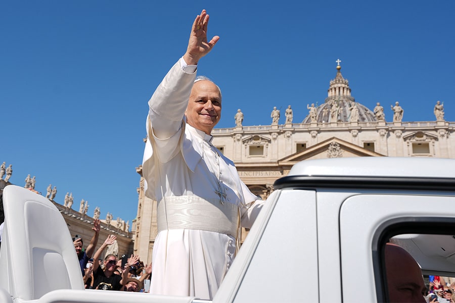 Pope asks French bishops for 'new missionary impetus'