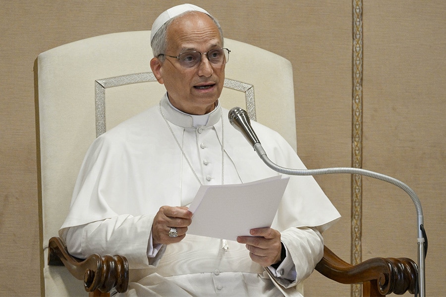 Pope asks Italian bishops to proclaim the Gospel, teach peace