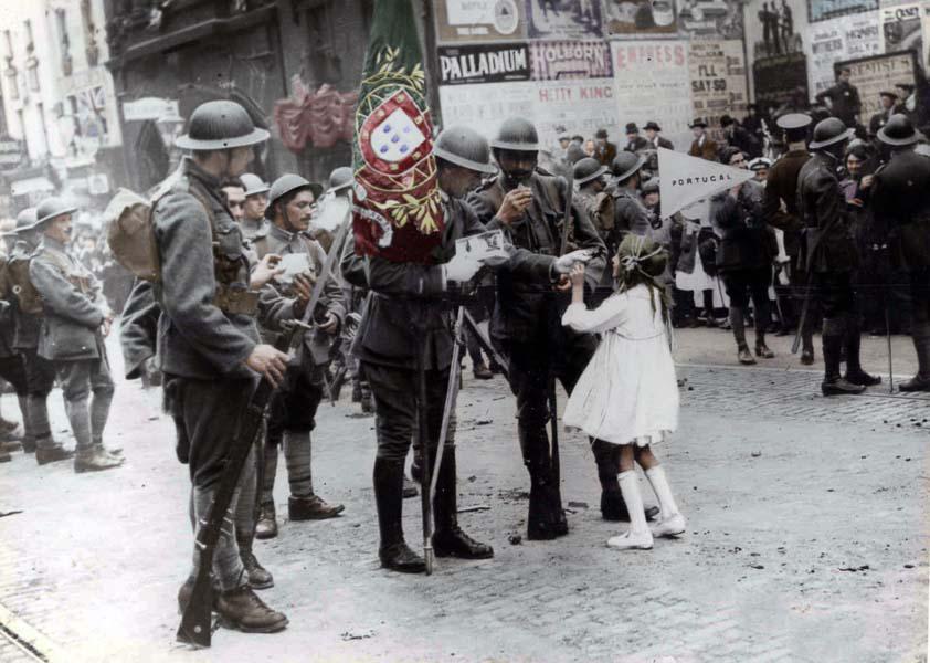 Parisian girl greets Portuguese troops at Victory Parade, July 14th 1919