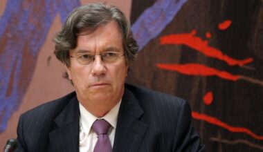 Interdiction de fumer dans les lieux publics : "Les terrasses de café pourraient être concernées" estime l'ancien ministre Claude Evin, initiateur de la loi contre le tabagisme