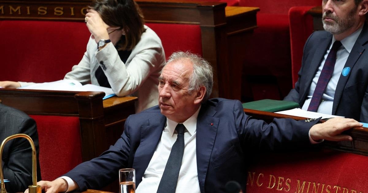 L’Assemblée nationale repousse largement une motion de censure insoumise contre François Bayrou