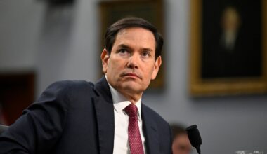 Rubio looking to the side, with a mic in front of him