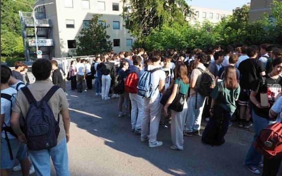 Maturità 2025, oggi prima prova scritta d'italiano: tracce e ultime notizie sugli esami. LIVE