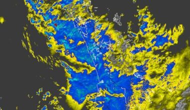 Traffic snarled up in Auckland during thunderstorm, heavy rain watch