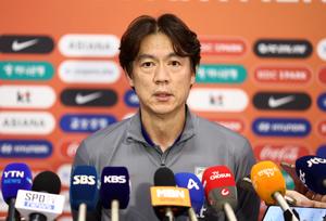 S. Korea coach looking to test young players ahead of World Cup