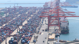 Economy faces continued downward pressure amid sluggish domestic demand, export slowdown