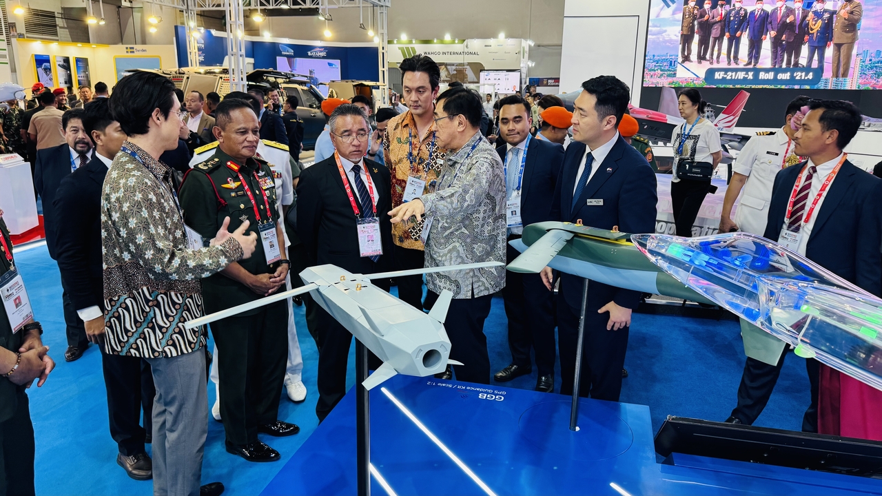 Employees of LIG Nex1, a major South Korean defense and aerospace company, brief Indonesin military officials of its guided weapons system during the 2025 Indo Defence Expo & Forum in Jakarta on June 13. Yonhap