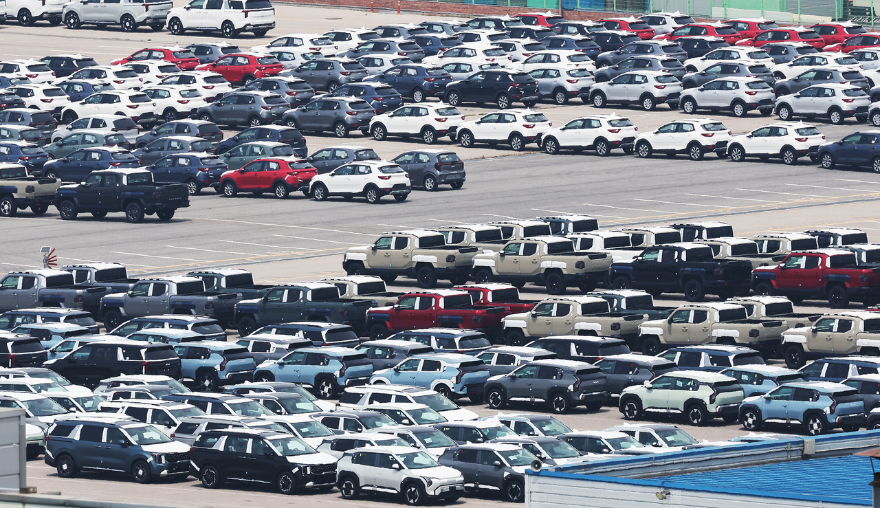 Vehicles for export are parked at the Port of Pyeongtaek on June 12 in Pyeongtaek, Gyeonggi Province. (Yonhap)