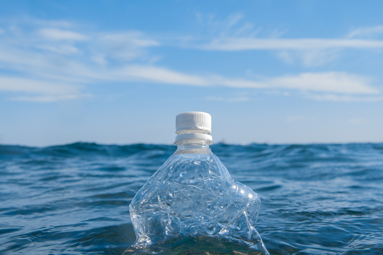 A plastic bottle floats on the ocean surface. (123rf)