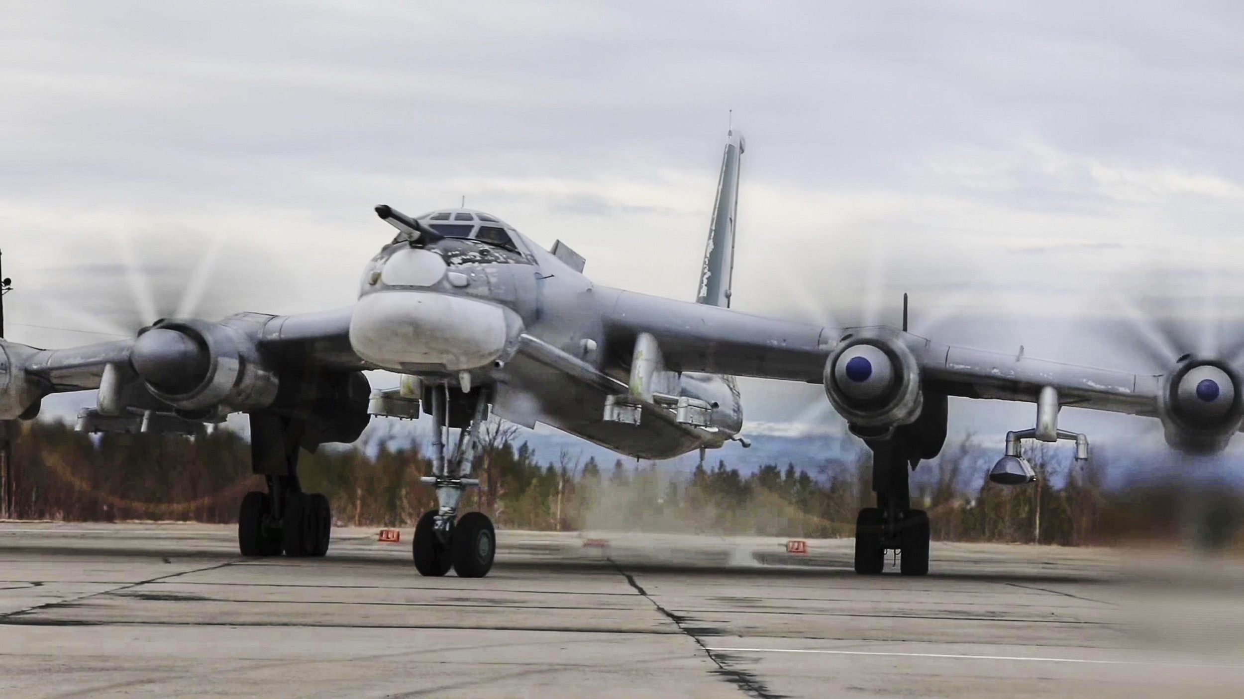 A nuclear-capable Tu-95MS strategic bomber