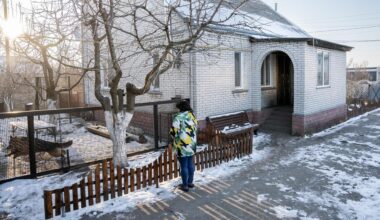 Sexualisierte Gewalt in der Ukraine: Als 2022 russische Panzer auf Makariw zurollen, stehen bald auch Soldaten vor ihrem Haus. Sie vergewaltigen Oksana und erschießen ihren Mann.
