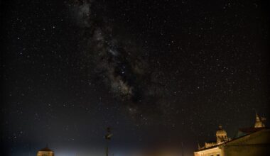"La nube del Milky Way arriba Salamanca": una fotografía que hice anoche