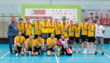 Latvijas Florbola savienība » LV » 2024/2025 » Jaunumi » Lielvārdes čempionātā pēcspēles metienu sērijā titulu izcīna "Z.E.Auto"