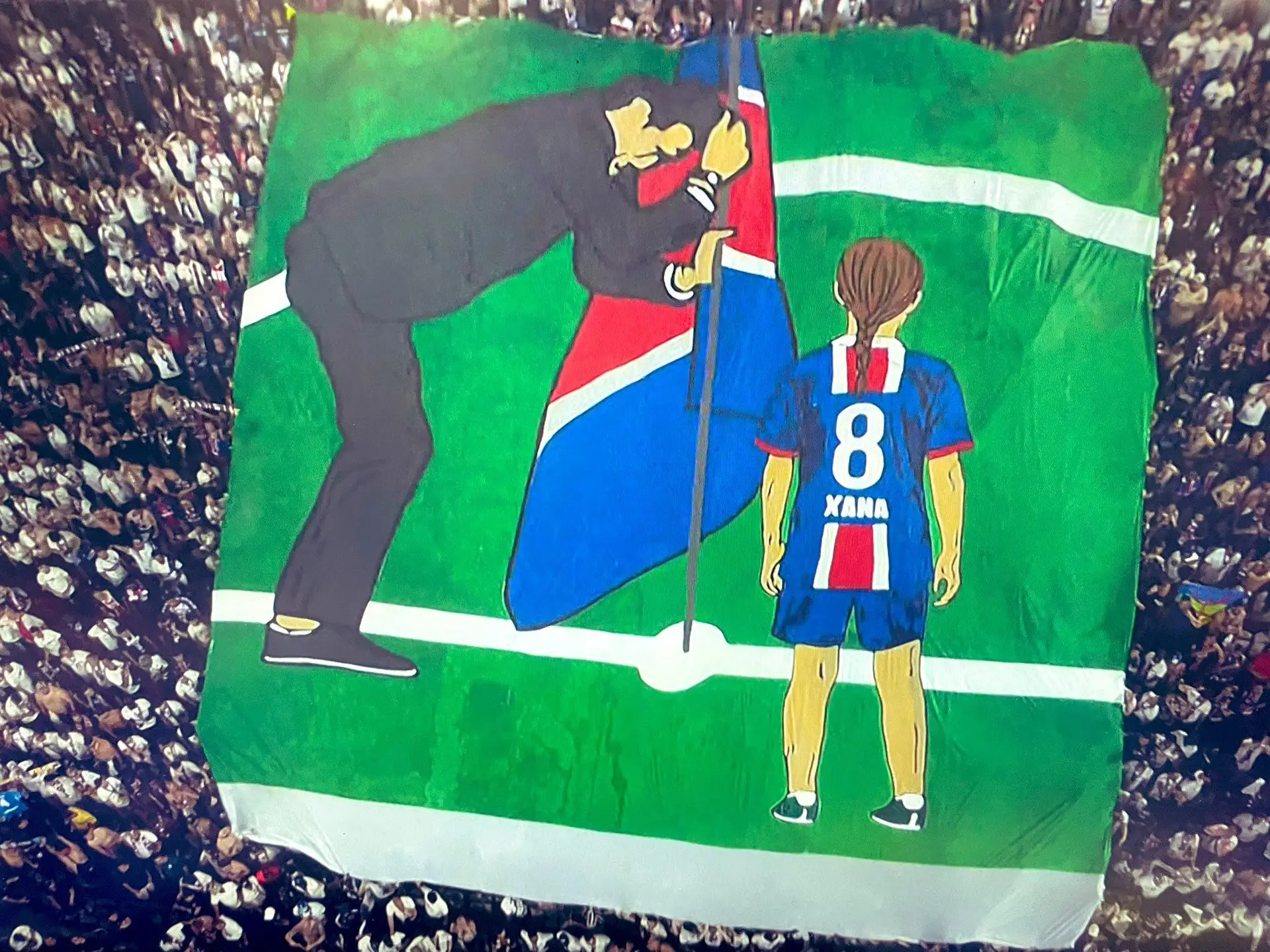 A (sentida) homenagem dos adeptos do PSG à filha de Luis Enrique