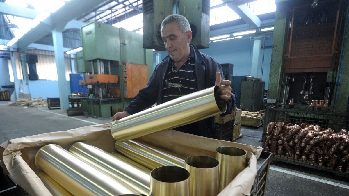 Why arms to Ukraine could sour Serbia’s delicate dance with Russia