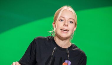 Nach Post mit „ACAB“-Pullover: Klöckner droht Grüne-Jugend-Chefin Nietzard mit Entzug ihres Bundestag-Ausweises