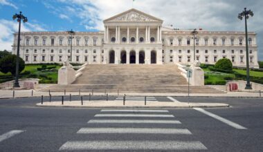 Government to bring forward income tax cuts